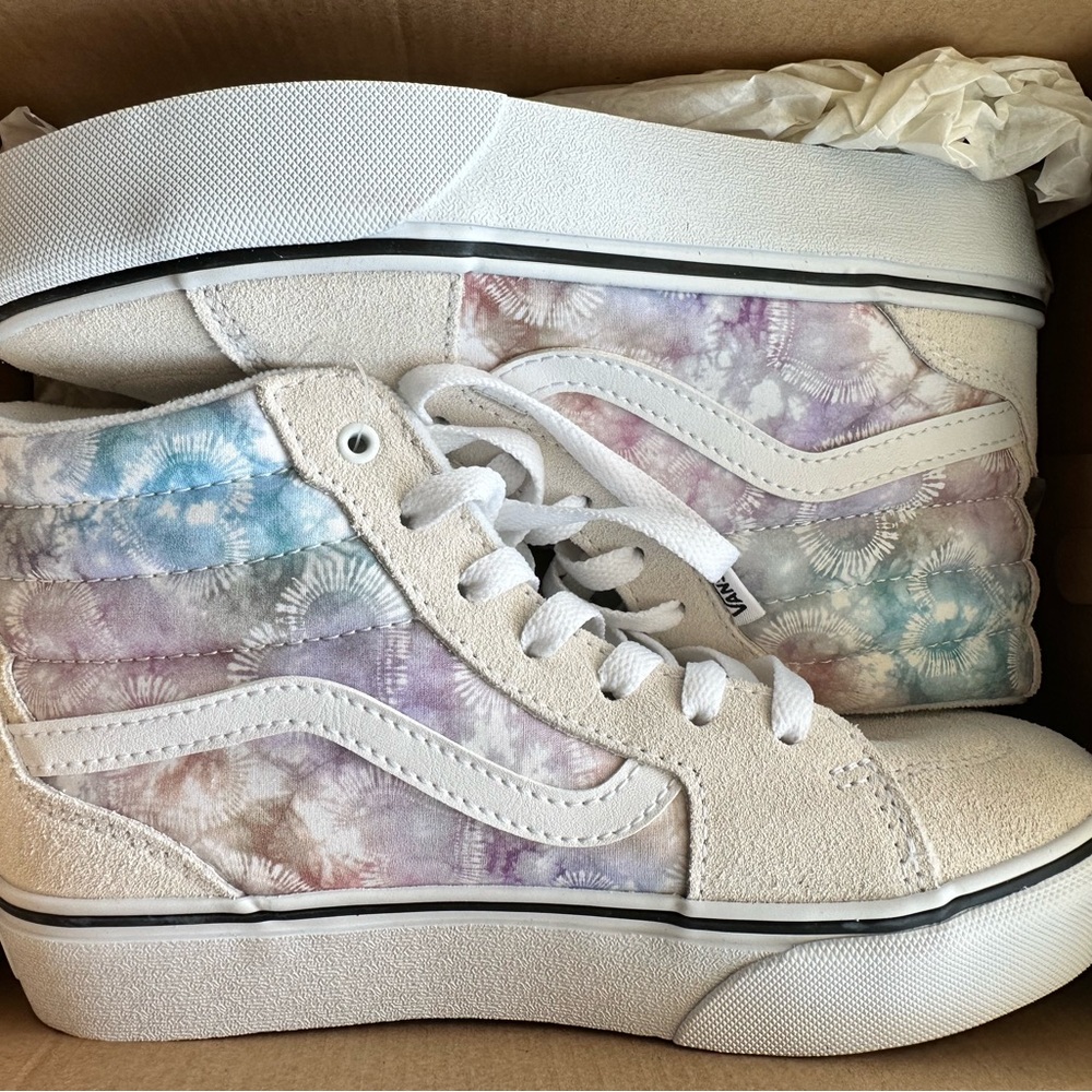 Vans Filmore High Top Platform (Heart Tie Dye)- Size:Youth 3.5 (NEVER WORN)